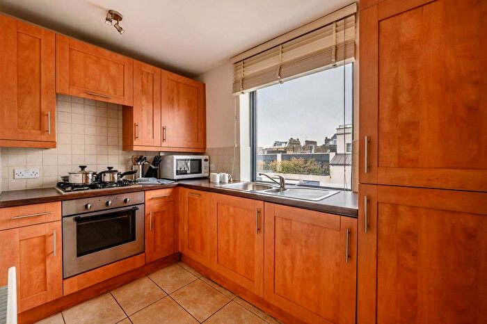 2 Bedroom Flat To Rent In Fulham Road, Chelsea, London, SW3