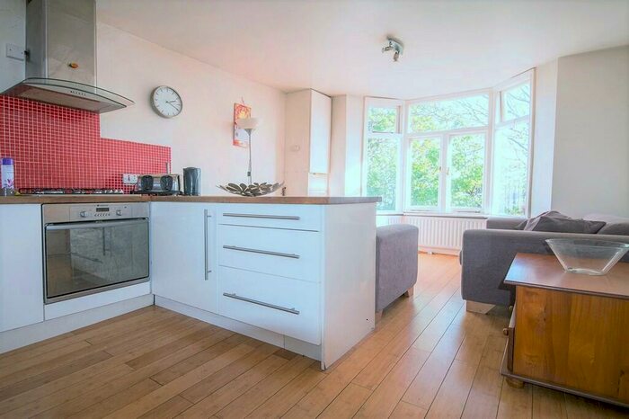 2 Bedroom Apartment To Rent In Hewitt Road, Harringay Ladder, London, N8