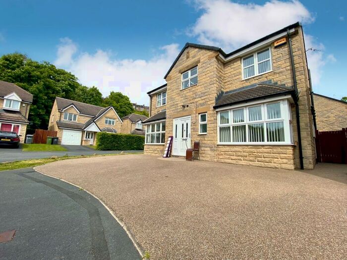 4 Bedroom Detached House To Rent In Woodland Rise, Huddersfield, HD2