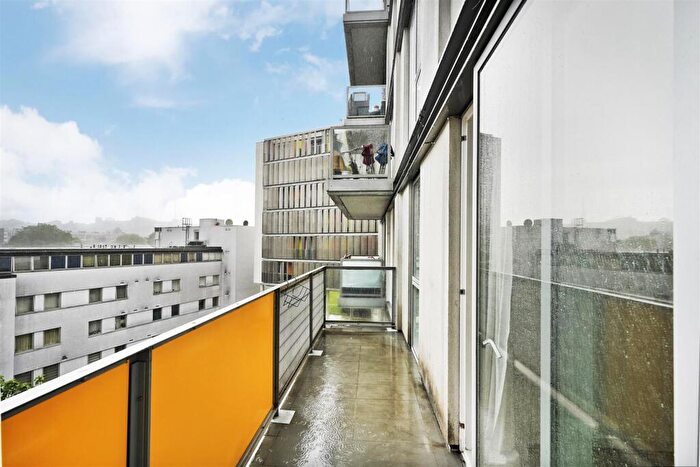 1 Bedroom Flat To Rent In Emerson Apartments, New River Village, Hornsey, N8