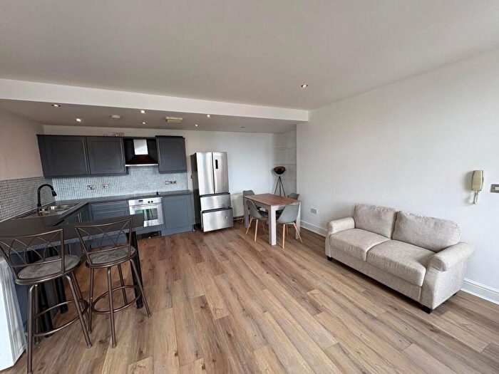 2 Bedroom Flat To Rent In High Street, Cardiff, CF10
