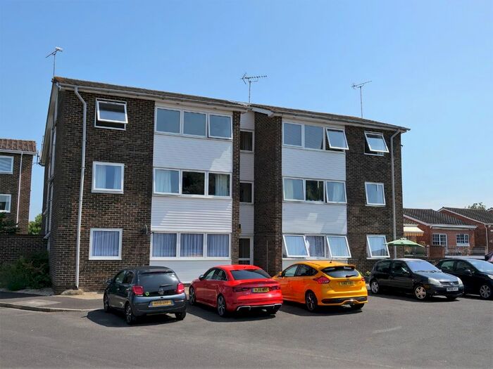 Houses for sale & to rent in SO45 6JS, Selman Close, Hythe West And