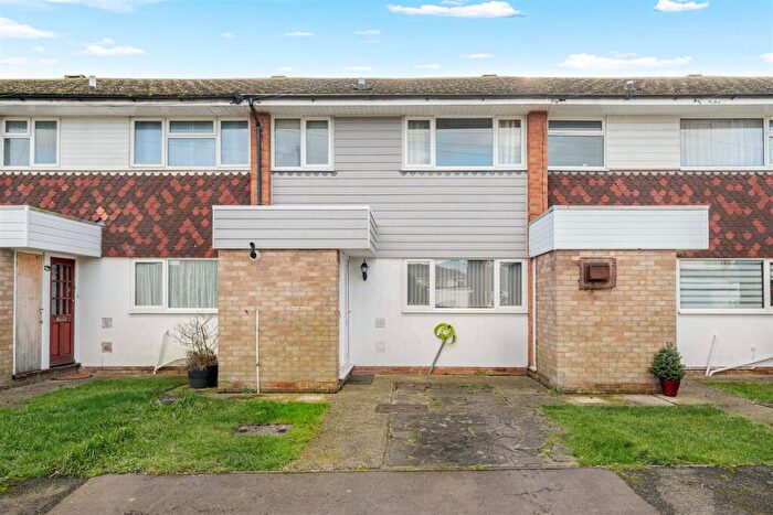 3 Bedroom Terraced House For Sale In The Croft, Stroud Green, PO21