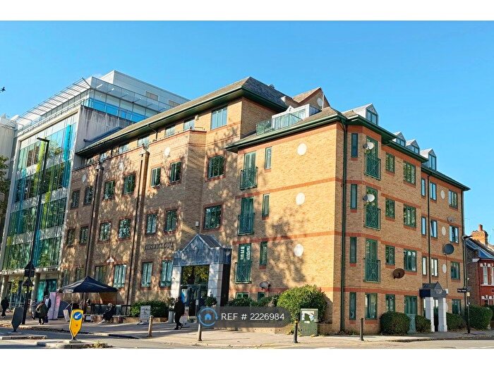 2 Bedroom Flat To Rent In Chiswick Court, London, W4