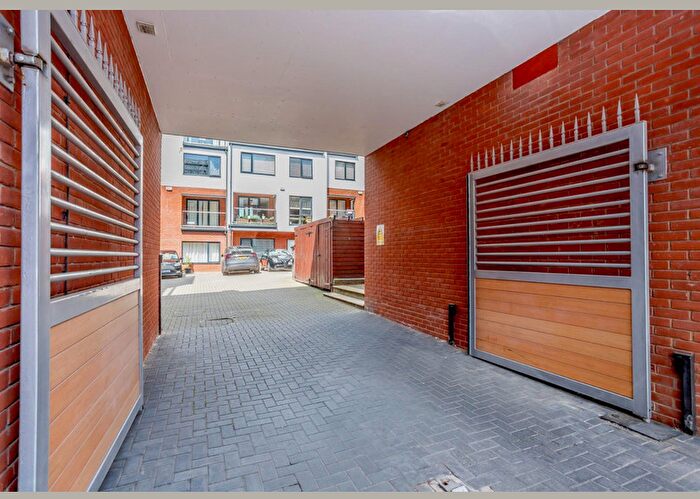 1 Bedroom Terraced House To Rent In Tenby Street North, Birmingham, B1
