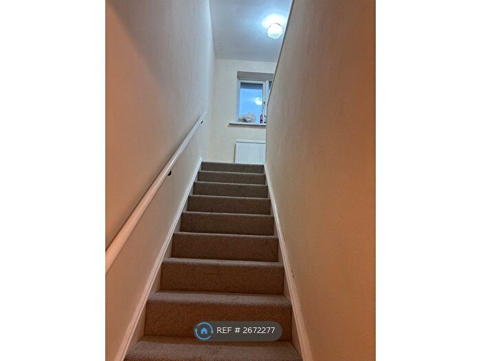 3 Bedroom Semi-Detached House To Rent In The Crescent, Brimington, Chesterfield, S43