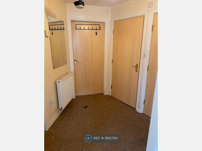 2 Bedroom Flat To Rent In Newbold Walk, Manchester, M15