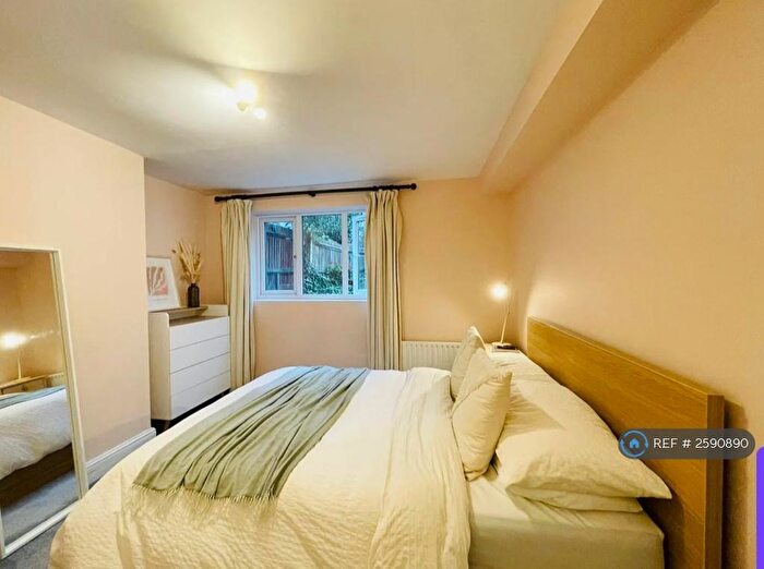 2 Bedroom Flat To Rent In Queenspark, London, NW6