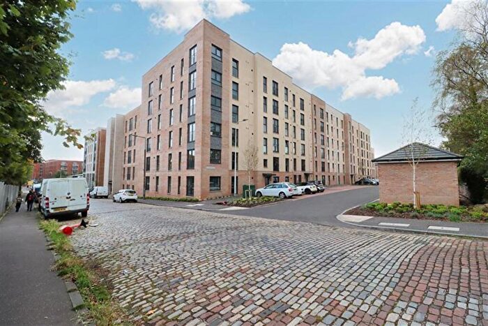 2 Bedroom Flat To Rent In Bedroom Property In Kilpatrick Grove, Edinburgh, EH6