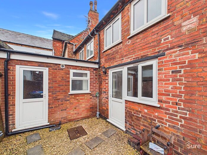 2 Bedroom Property To Rent In New Street, Burton-On-Trent, DE14