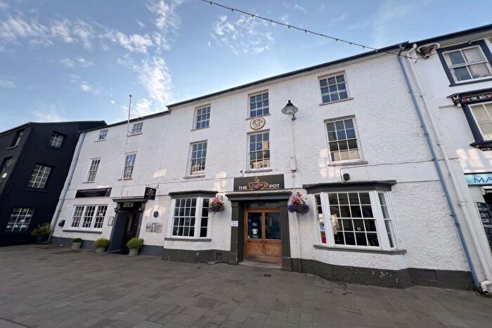 2 Bedroom Flat For Sale In Nevill Street, Abergavenny, NP7