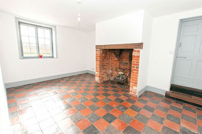 4 Bedroom Detached House For Sale In Watling Street, Hockliffe, Bedfordshire, LU7
