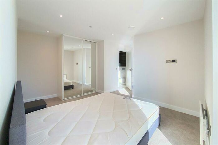 2 Bedroom Apartment To Rent In Castle Wharf, M15
