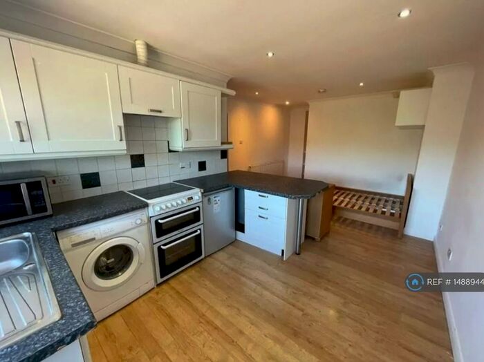 1 Bedroom Flat To Rent In Studio, High Wycombe, HP12