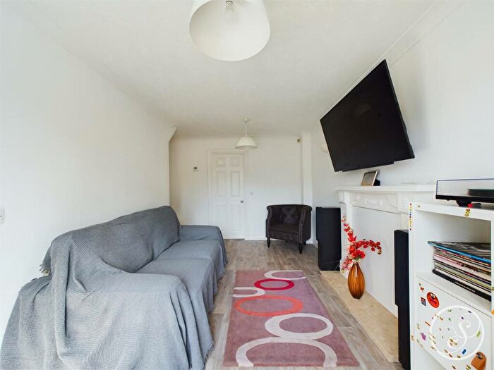 2 Bedroom Semi-Detached House For Sale In Burr Tree Drive, Leeds, LS15