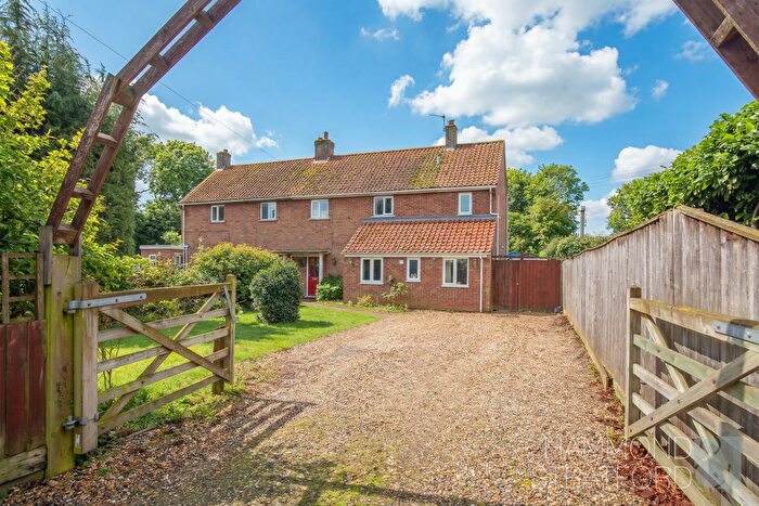 4 Bedroom Semi-Detached House For Sale In Shropham Road, Great Hockham, IP24