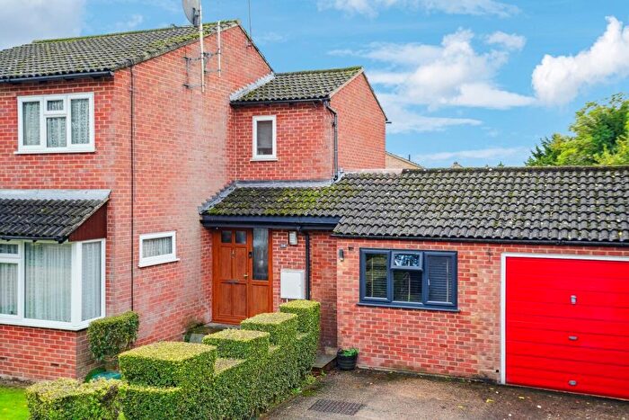 3 Bedroom Semi Detached House For Sale In Rixon Close, George Green, Slough, SL3