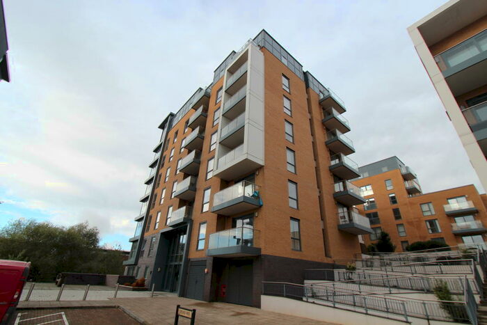 2 Bedroom Flat To Rent In Drake Way, Kennet Island, Reading, RG2