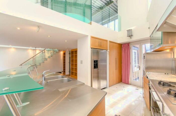 2 Bedroom Flat To Rent In Clerkenwell Road, Clerkenwell, London, EC1M