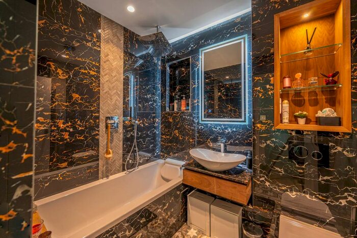 2 Bedroom Flat For Sale In Huddlestone Road, Willesden Green, London, NW2