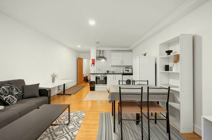 1 Bedroom Flat To Rent In Driss Apartments, Burdett Road, London, E3