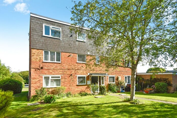 2 Bedroom Flat For Sale In Helmsdale, Swindon, SN25