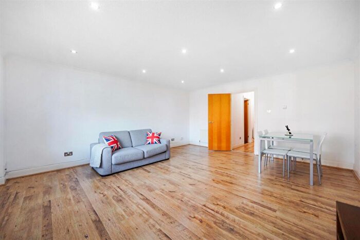 1 Bedroom Apartment To Rent In Compass Point, Canary Wharf, E14