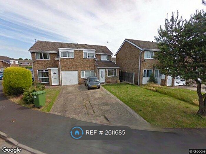 4 Bedroom Semi-Detached House To Rent In Constable Avenue, St. Neots, PE19
