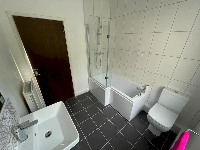 3 Bedroom Maisonette To Rent In Shields Road, Newcastle Upon Tyne, NE6