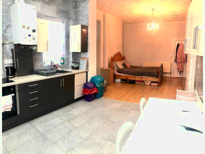 1 Bedroom Studio To Rent In Marlborough Road, Roath, Cardiff, CF23