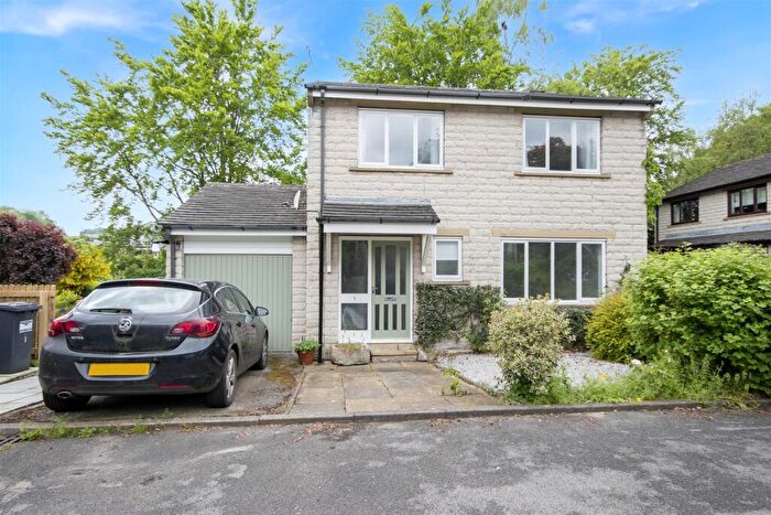 4 Bedroom Detached House For Sale In Cornmill Close, Calver, Hope Valley, S32