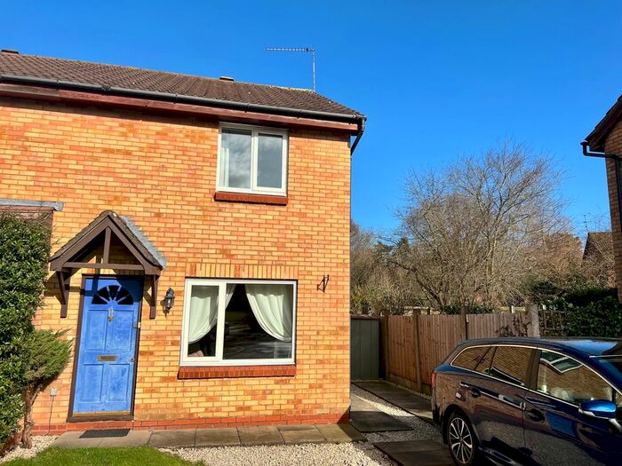 3 Bedroom Semi-Detached House To Rent In Potts Close, Kenilworth, CV8