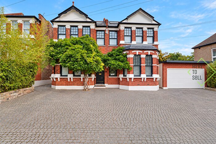 Flat To Rent In Friern Park, Finchley, N12