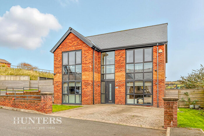 4 Bedroom Detached House For Sale In Moordale Avenue, Oldham, OL4