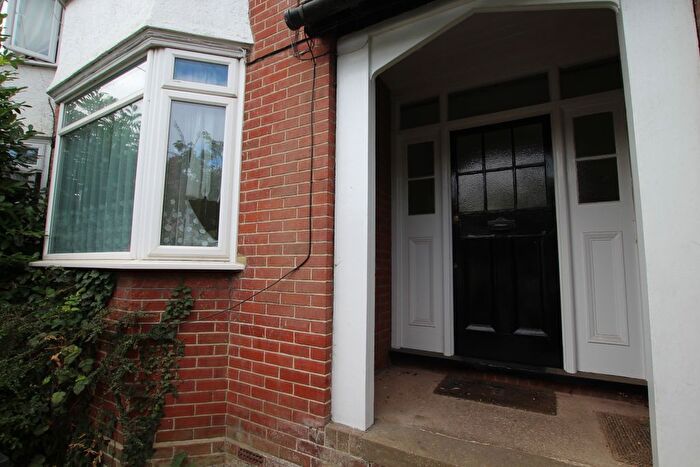2 Bedroom Flat To Rent In Lower Queens Road, Ashford, TN24