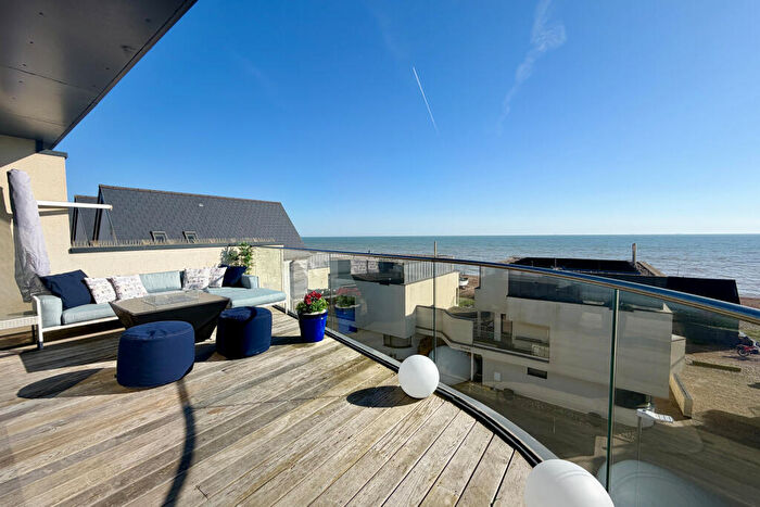 3 Bedroom Penthouse For Sale In Fishermans Beach, Hythe, Kent, CT21