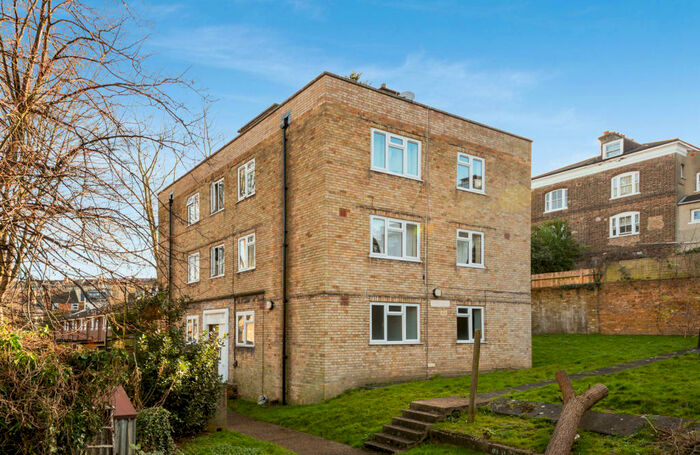 1 Bedroom Flat To Rent In Woodland Close, Norwood, Lambeth, London, SE19