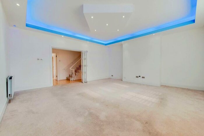 3 Bedroom Flat To Rent In Chislehurst Road, Chislehurst, BR7