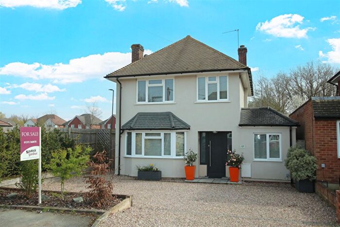 3 Bedroom Detached House For Sale In Mole Road, Fetcham, KT22