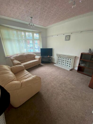 4 Bedroom Semi-Detached House To Rent In Uppingham Road, Leicester, Leicestershire, LE5