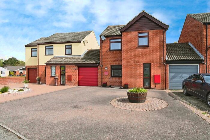 3 Bedroom Link Detached House For Sale In Beech Close, Scole, Diss, IP21