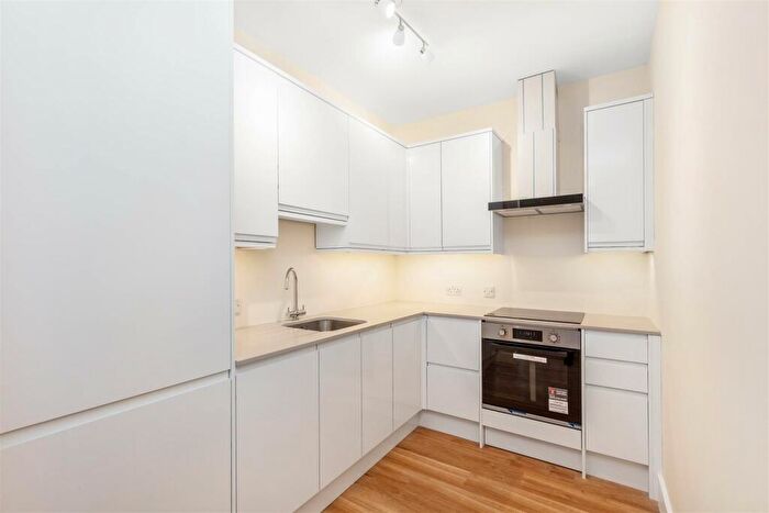 1 Bedroom Flat To Rent In South Worple Way, East Sheen, SW14