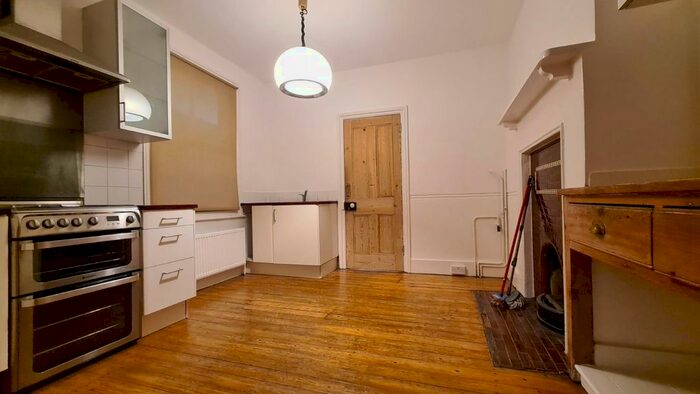 3 Bedroom Flat To Rent In Vartry Road, London, N15