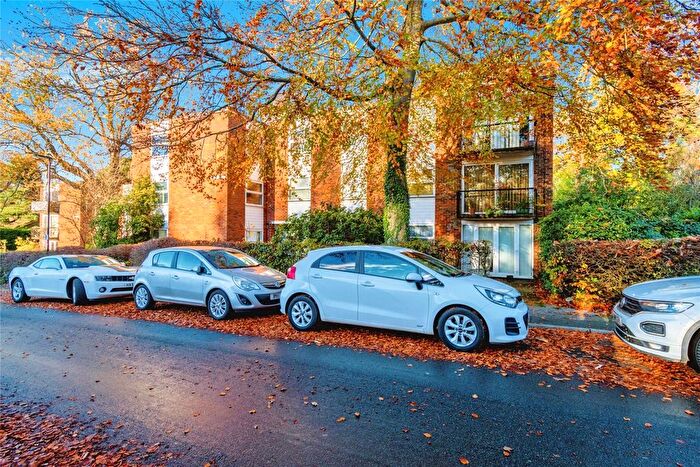 2 Bedroom Flat For Sale In Lingwood Close, Southampton, Hampshire, SO16