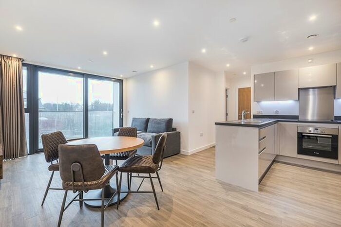 2 Bedroom Flat To Rent In Sutton Court Road, Sutton, SM1