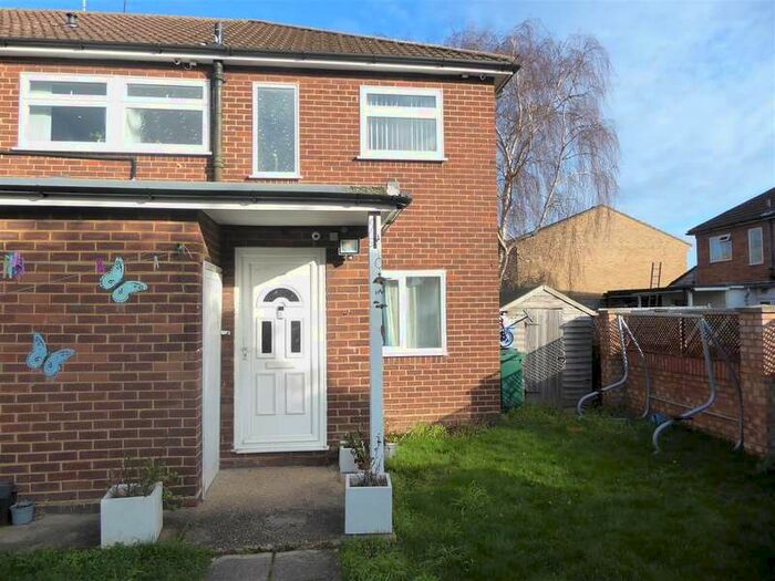 2 Bedroom Maisonette Flat To Rent In Boundaries Road, Feltham, TW13
