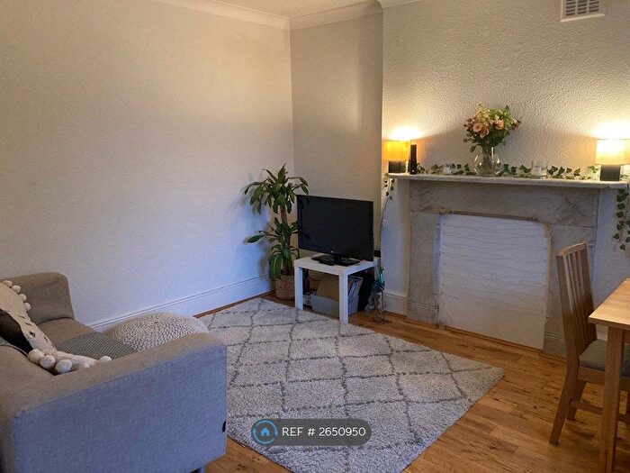 1 Bedroom Flat To Rent In Fitzjohns Ave, London, NW3