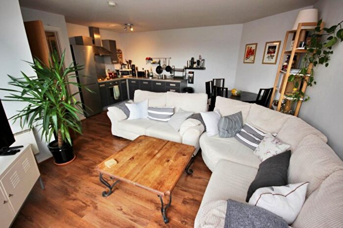 2 Bedroom Flat To Rent In Blantyre Street, Manchester, M15