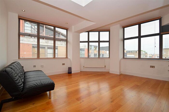 2 Bedroom Apartment To Rent In Curtain Road, Shoreditch, EC2A