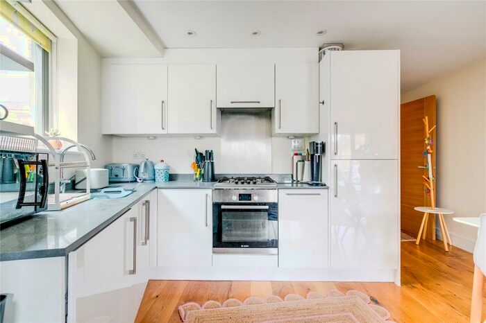 2 Bedroom Apartment To Rent In Railton Road, London, SE24